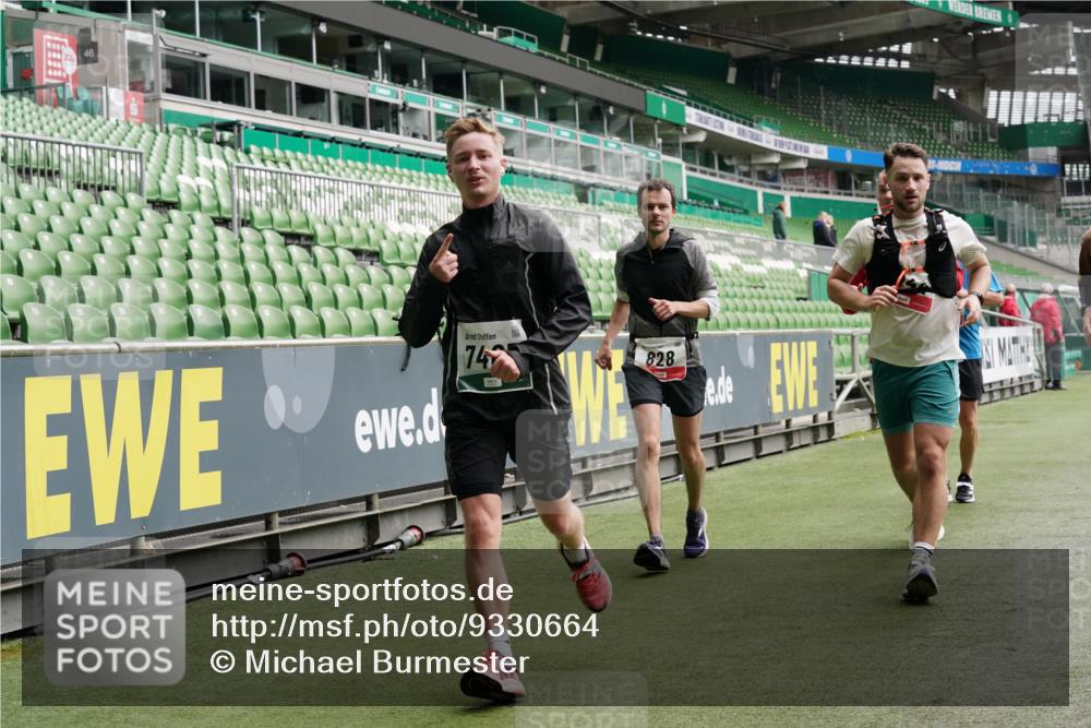 05.10.2025 - 20. swb-Marathon Bremen Michael Burmester http://msf.ph/oto/9330664 05.10.2025 13:02:50 Laufen im Stadion 97, 293, 518, 616, 721, 729, 764, 828, 843, 921, 1121, 1405, 1568, 1670, 1704, 1733, 1836, 1944, 2272, 2357, 2393, 2772, 2774, 2984, 3019, 3147, 3217, 3424, 3861, 3917, 3930, 4026, 4129, 4321, 4322, 4464, 4477, 4481, 4688, 4714, 4817, 4847, 4885, 4985, 5652, 5755, 5884, 5893, 6215, 6325, 6328, 6382, 6417, 6481, 6666, 7217, 7407, 7433, 7659, 8375, 8526, 8957, 428, 772, 1030, 1256, 1348, 1452, 1744, 1856, 1899, 1924, 2143, 2306, 2910 meine-sportfotos.de