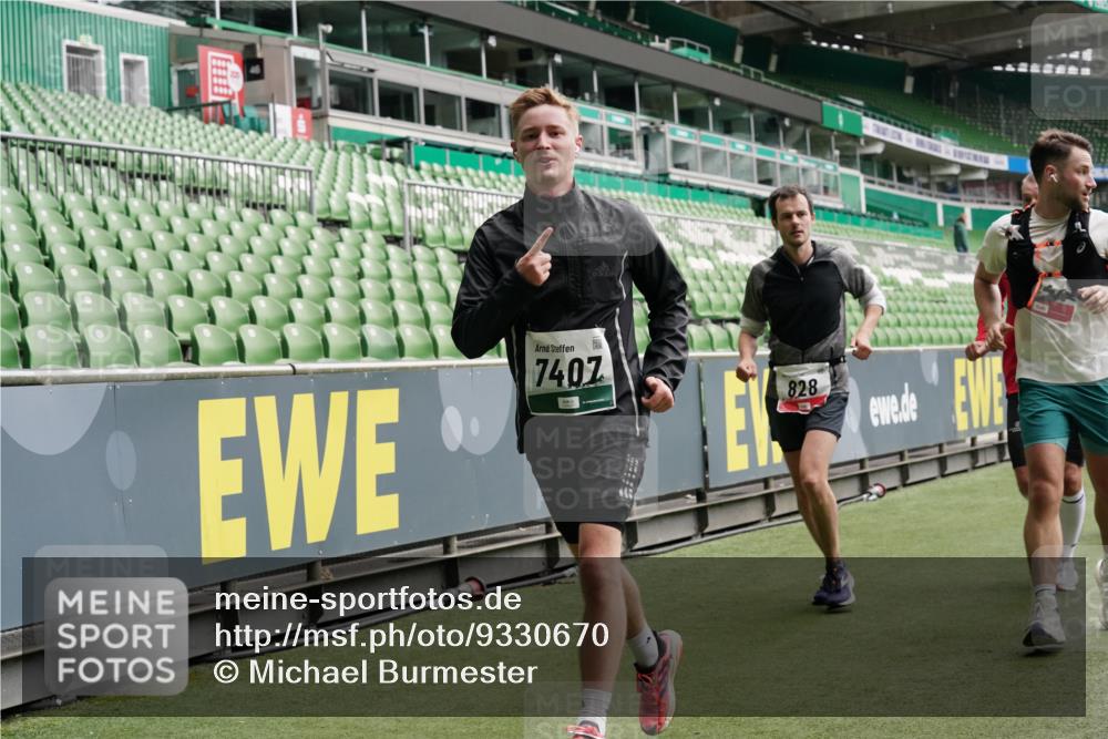 05.10.2025 - 20. swb-Marathon Bremen Michael Burmester http://msf.ph/oto/9330670 05.10.2025 13:02:50 Laufen im Stadion 97, 293, 518, 616, 721, 729, 764, 828, 843, 921, 1121, 1405, 1568, 1670, 1704, 1733, 1836, 1944, 2272, 2357, 2393, 2772, 2774, 2984, 3019, 3147, 3217, 3424, 3861, 3917, 3930, 4026, 4129, 4321, 4322, 4464, 4477, 4481, 4688, 4714, 4817, 4847, 4885, 4985, 5652, 5755, 5884, 5893, 6215, 6325, 6328, 6382, 6417, 6481, 6666, 7217, 7407, 7433, 7659, 8375, 8526, 8957, 428, 772, 1030, 1256, 1348, 1452, 1744, 1856, 1899, 1924, 2143, 2306, 2910 meine-sportfotos.de