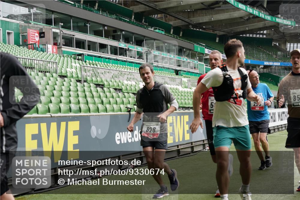 05.10.2025 - 20. swb-Marathon Bremen Michael Burmester http://msf.ph/oto/9330674 05.10.2025 13:02:51 Laufen im Stadion 97, 293, 518, 616, 721, 729, 764, 828, 843, 921, 1121, 1405, 1568, 1670, 1704, 1733, 1836, 1944, 2272, 2357, 2393, 2407, 2772, 2774, 2984, 3019, 3147, 3217, 3424, 3861, 3917, 4026, 4129, 4321, 4322, 4464, 4477, 4481, 4688, 4714, 4817, 4847, 4885, 4985, 5652, 5755, 5884, 6215, 6325, 6328, 6382, 6417, 6481, 6666, 7217, 7407, 7433, 7659, 8375, 8526, 8957, 428, 772, 1030, 1256, 1348, 1452, 1744, 1856, 1899, 1924, 2143, 2306, 2910 meine-sportfotos.de