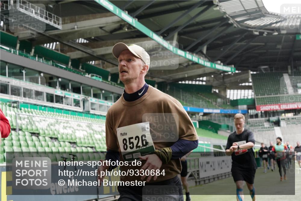 05.10.2025 - 20. swb-Marathon Bremen Michael Burmester http://msf.ph/oto/9330684 05.10.2025 13:02:52 Laufen im Stadion 97, 293, 375, 518, 616, 721, 729, 764, 828, 843, 921, 1121, 1405, 1568, 1670, 1704, 1733, 1836, 1944, 2272, 2357, 2393, 2407, 2772, 2774, 2984, 3019, 3147, 3217, 3424, 3861, 3917, 4026, 4129, 4321, 4322, 4464, 4477, 4481, 4688, 4714, 4817, 4847, 4885, 4985, 5527, 5652, 5755, 5884, 6215, 6325, 6328, 6382, 6417, 6481, 6666, 7217, 7407, 7433, 7540, 7659, 8375, 8526, 8957, 772, 1030, 1256, 1348, 1452, 1744, 1856, 1899, 1924, 2143, 2306, 2910 meine-sportfotos.de