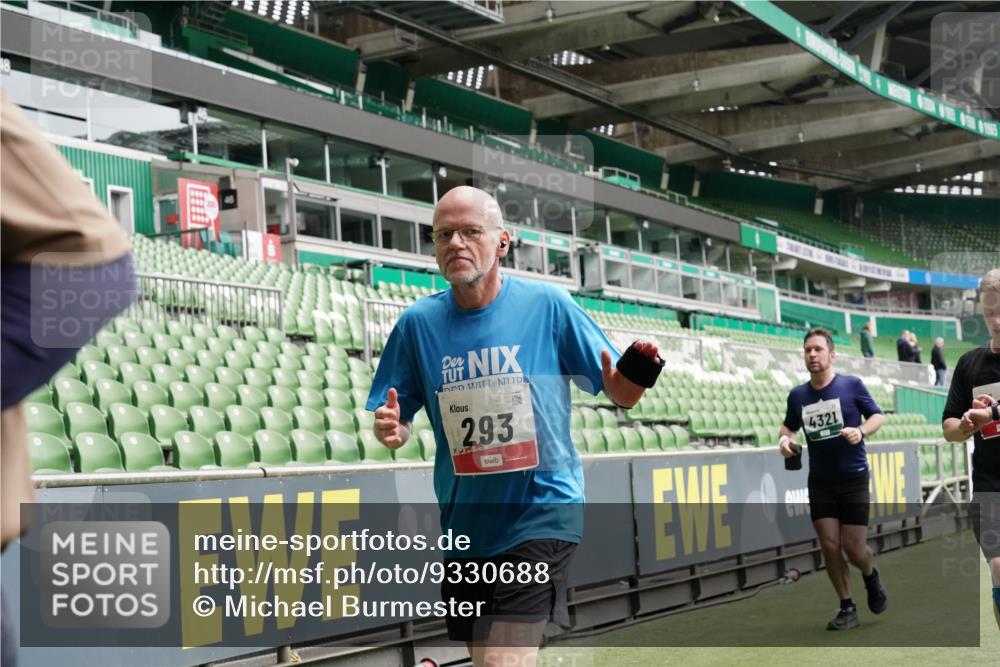 05.10.2025 - 20. swb-Marathon Bremen Michael Burmester http://msf.ph/oto/9330688 05.10.2025 13:02:53 Laufen im Stadion 97, 227, 293, 375, 518, 616, 721, 729, 764, 828, 843, 921, 1121, 1405, 1568, 1670, 1704, 1733, 1836, 1944, 2272, 2357, 2393, 2407, 2772, 2774, 2960, 2984, 3019, 3147, 3217, 3424, 3861, 3917, 4026, 4129, 4321, 4322, 4464, 4477, 4481, 4688, 4714, 4817, 4847, 4885, 4985, 5527, 5652, 5755, 5884, 6215, 6325, 6328, 6382, 6417, 6481, 6666, 7217, 7407, 7433, 7540, 7659, 8375, 8526, 8957, 772, 1030, 1256, 1348, 1452, 1744, 1856, 1899, 1924, 2143, 2306, 2910 meine-sportfotos.de