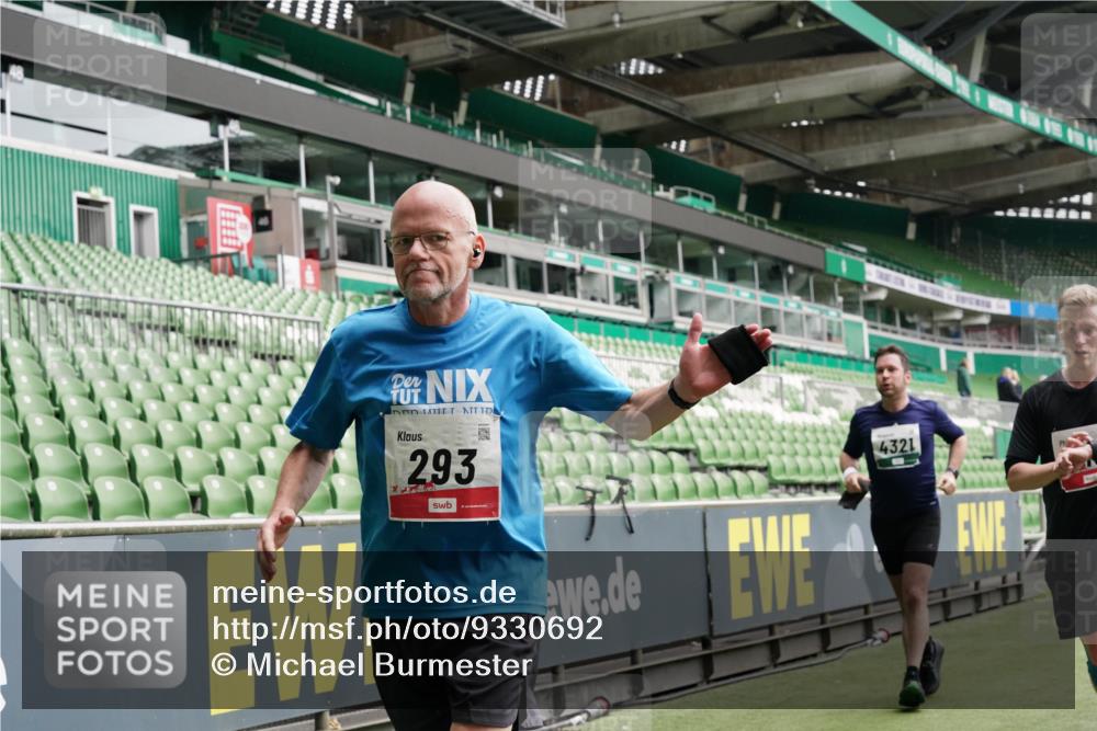 05.10.2025 - 20. swb-Marathon Bremen Michael Burmester http://msf.ph/oto/9330692 05.10.2025 13:02:53 Laufen im Stadion 97, 227, 293, 375, 518, 616, 721, 729, 764, 828, 843, 921, 1121, 1405, 1568, 1670, 1704, 1733, 1836, 1944, 2272, 2357, 2393, 2407, 2772, 2774, 2960, 2984, 3019, 3147, 3217, 3424, 3861, 3917, 4026, 4129, 4321, 4322, 4464, 4477, 4481, 4688, 4714, 4817, 4847, 4885, 4985, 5527, 5652, 5755, 5884, 6215, 6325, 6328, 6382, 6417, 6481, 6666, 7217, 7407, 7433, 7540, 7659, 8375, 8526, 8957, 772, 1030, 1256, 1348, 1452, 1744, 1856, 1899, 1924, 2143, 2306, 2910 meine-sportfotos.de