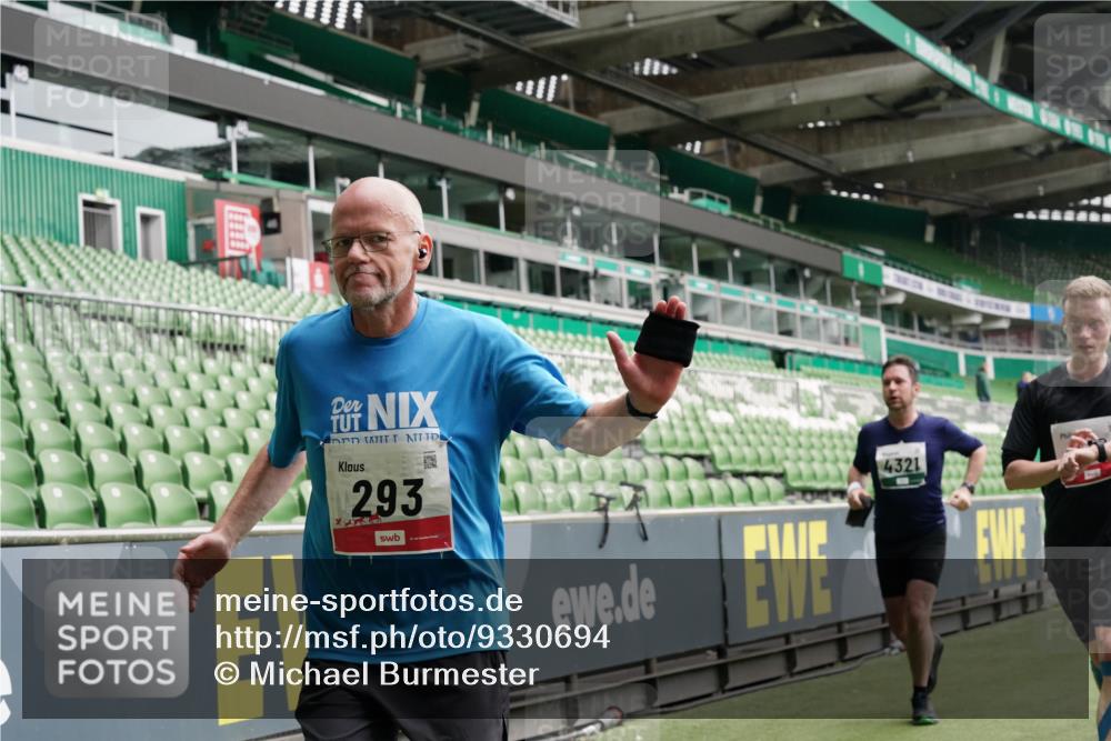 05.10.2025 - 20. swb-Marathon Bremen Michael Burmester http://msf.ph/oto/9330694 05.10.2025 13:02:53 Laufen im Stadion 97, 227, 293, 375, 518, 616, 721, 729, 764, 828, 843, 921, 1121, 1405, 1568, 1670, 1704, 1733, 1836, 1944, 2272, 2357, 2393, 2407, 2772, 2774, 2960, 2984, 3019, 3147, 3217, 3424, 3861, 3917, 4026, 4129, 4321, 4322, 4464, 4477, 4481, 4688, 4714, 4817, 4847, 4885, 4985, 5527, 5652, 5755, 5884, 6215, 6325, 6328, 6382, 6417, 6481, 6666, 7217, 7407, 7433, 7540, 7659, 8375, 8526, 8957, 772, 1030, 1256, 1348, 1452, 1744, 1856, 1899, 1924, 2143, 2306, 2910 meine-sportfotos.de