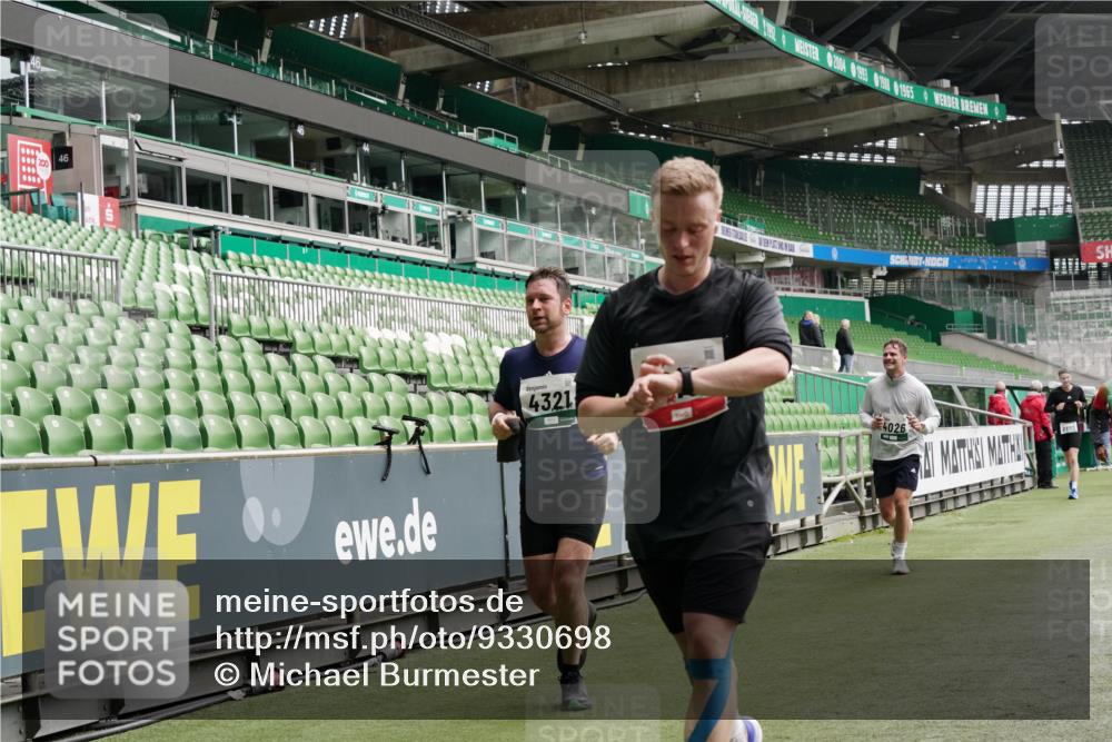 05.10.2025 - 20. swb-Marathon Bremen Michael Burmester http://msf.ph/oto/9330698 05.10.2025 13:02:54 Laufen im Stadion 97, 227, 293, 375, 518, 616, 721, 729, 764, 828, 843, 921, 1121, 1405, 1568, 1670, 1704, 1733, 1836, 1944, 2272, 2357, 2393, 2407, 2772, 2774, 2960, 2984, 3019, 3147, 3217, 3424, 3861, 3917, 4026, 4129, 4321, 4322, 4464, 4477, 4481, 4688, 4714, 4817, 4847, 4885, 4985, 5527, 5652, 5755, 5867, 5884, 6215, 6325, 6328, 6382, 6417, 6481, 6666, 7217, 7315, 7316, 7407, 7433, 7540, 7659, 8375, 8526, 8957, 772, 1030, 1256, 1348, 1452, 1744, 1856, 1899, 1924, 2143, 2272, 2306, 2910 meine-sportfotos.de