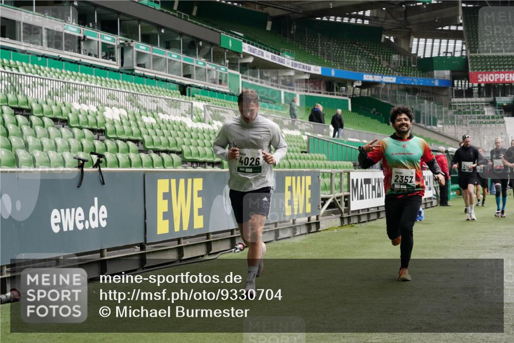05.10.2025 - 20. swb-Marathon Bremen Michael Burmester http://msf.ph/oto/9330704 05.10.2025 13:02:56 Laufen im Stadion 97, 227, 293, 375, 518, 616, 721, 729, 764, 828, 921, 1121, 1405, 1568, 1670, 1704, 1733, 1836, 1944, 2357, 2393, 2407, 2772, 2774, 2960, 2984, 3019, 3147, 3217, 3424, 3917, 4026, 4129, 4321, 4322, 4464, 4477, 4481, 4688, 4714, 4769, 4817, 4847, 4885, 4985, 5527, 5652, 5755, 5867, 5884, 6215, 6325, 6382, 6417, 6481, 6666, 7217, 7315, 7316, 7407, 7433, 7540, 7653, 7659, 8375, 8526, 8957, 772, 843, 1030, 1256, 1348, 1452, 1744, 1856, 1899, 1924, 2143, 2272, 2306, 2910 meine-sportfotos.de