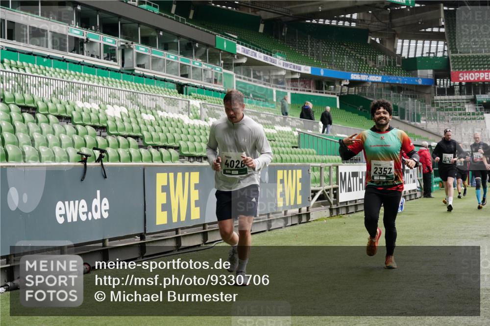 05.10.2025 - 20. swb-Marathon Bremen Michael Burmester http://msf.ph/oto/9330706 05.10.2025 13:02:56 Laufen im Stadion 97, 227, 293, 375, 518, 616, 721, 729, 764, 828, 921, 1121, 1405, 1568, 1670, 1704, 1733, 1836, 1944, 2357, 2393, 2407, 2772, 2774, 2960, 2984, 3019, 3147, 3217, 3424, 3917, 4026, 4129, 4321, 4322, 4464, 4477, 4481, 4688, 4714, 4769, 4817, 4847, 4885, 4985, 5527, 5652, 5755, 5867, 5884, 6215, 6325, 6382, 6417, 6481, 6666, 7217, 7315, 7316, 7407, 7433, 7540, 7653, 7659, 8375, 8526, 8957, 772, 843, 1030, 1256, 1348, 1452, 1744, 1856, 1899, 1924, 2143, 2272, 2306, 2910 meine-sportfotos.de