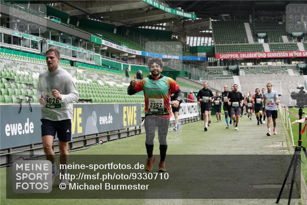 05.10.2025 - 20. swb-Marathon Bremen Michael Burmester http://msf.ph/oto/9330710 05.10.2025 13:02:57 Laufen im Stadion 97, 227, 293, 375, 518, 616, 721, 729, 764, 828, 921, 1121, 1405, 1568, 1670, 1704, 1733, 1836, 1944, 2357, 2393, 2407, 2597, 2772, 2774, 2960, 2984, 3019, 3147, 3217, 3424, 3917, 4026, 4129, 4321, 4322, 4464, 4481, 4688, 4714, 4769, 4817, 4847, 4885, 4985, 5431, 5527, 5652, 5755, 5867, 5884, 6215, 6325, 6417, 6481, 6666, 7217, 7315, 7316, 7407, 7433, 7540, 7653, 7659, 8375, 8526, 8957, 772, 843, 1030, 1256, 1348, 1452, 1744, 1856, 1899, 1924, 2143, 2272, 2306, 2910, 3217 meine-sportfotos.de