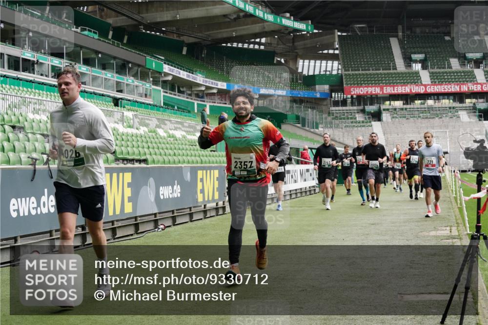 05.10.2025 - 20. swb-Marathon Bremen Michael Burmester http://msf.ph/oto/9330712 05.10.2025 13:02:57 Laufen im Stadion 97, 227, 293, 375, 518, 616, 721, 729, 764, 828, 921, 1121, 1405, 1568, 1670, 1704, 1733, 1836, 1944, 2357, 2393, 2407, 2597, 2772, 2774, 2960, 2984, 3019, 3147, 3217, 3424, 3917, 4026, 4129, 4321, 4322, 4464, 4481, 4688, 4714, 4769, 4817, 4847, 4885, 4985, 5431, 5527, 5652, 5755, 5867, 5884, 6215, 6325, 6417, 6481, 6666, 7217, 7315, 7316, 7407, 7433, 7540, 7653, 7659, 8375, 8526, 8957, 772, 843, 1030, 1256, 1348, 1452, 1744, 1856, 1899, 1924, 2143, 2272, 2306, 2910, 3217 meine-sportfotos.de