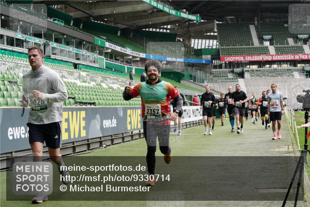05.10.2025 - 20. swb-Marathon Bremen Michael Burmester http://msf.ph/oto/9330714 05.10.2025 13:02:57 Laufen im Stadion 97, 227, 293, 375, 518, 616, 721, 729, 764, 828, 921, 1121, 1405, 1568, 1670, 1704, 1733, 1836, 1944, 2357, 2393, 2407, 2597, 2772, 2774, 2960, 2984, 3019, 3147, 3217, 3424, 3917, 4026, 4129, 4321, 4322, 4464, 4481, 4688, 4714, 4769, 4817, 4847, 4885, 4985, 5431, 5527, 5652, 5755, 5867, 5884, 6215, 6325, 6417, 6481, 6666, 7217, 7315, 7316, 7407, 7433, 7540, 7653, 7659, 8375, 8526, 8957, 772, 843, 1030, 1256, 1348, 1452, 1744, 1856, 1899, 1924, 2143, 2272, 2306, 2910, 3217 meine-sportfotos.de