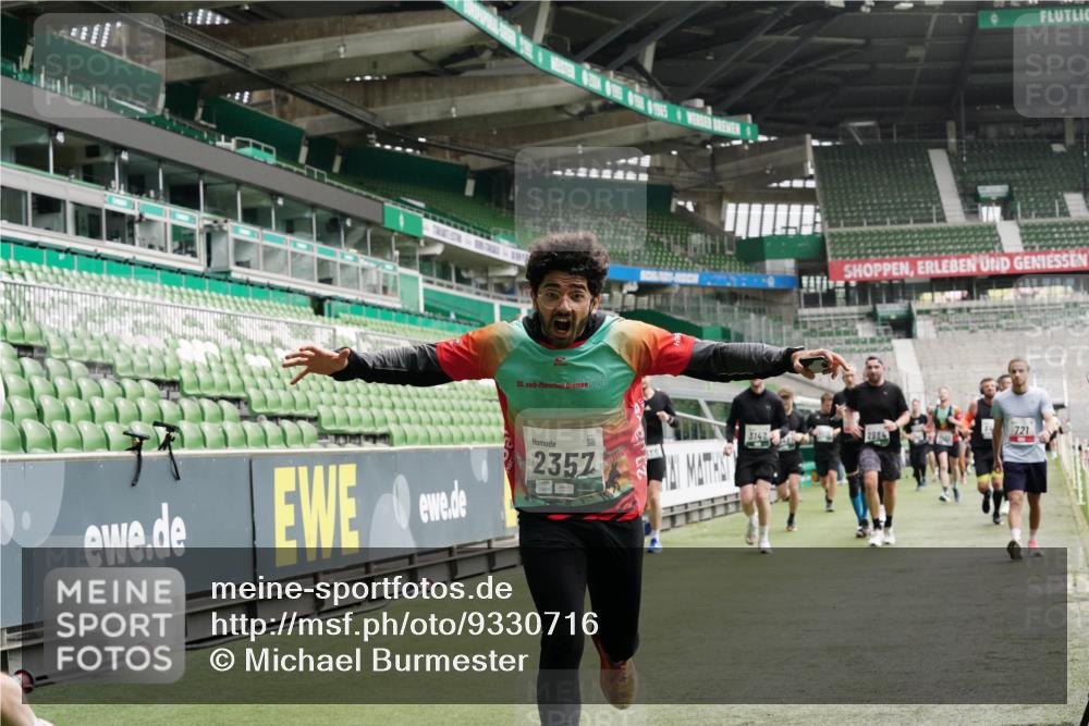05.10.2025 - 20. swb-Marathon Bremen Michael Burmester http://msf.ph/oto/9330716 05.10.2025 13:02:58 Laufen im Stadion 97, 227, 293, 375, 518, 616, 721, 729, 764, 828, 921, 1121, 1405, 1568, 1670, 1704, 1733, 1836, 1944, 2357, 2393, 2407, 2597, 2772, 2774, 2960, 2984, 3019, 3147, 3424, 3917, 4026, 4129, 4321, 4322, 4464, 4481, 4688, 4714, 4769, 4817, 4847, 4885, 4985, 5431, 5527, 5652, 5755, 5763, 5867, 5884, 6215, 6325, 6417, 6481, 6666, 7217, 7315, 7316, 7407, 7433, 7540, 7653, 7659, 8375, 8526, 8957, 772, 843, 1030, 1256, 1348, 1452, 1744, 1856, 1899, 1924, 2143, 2272, 2306, 2910, 3217 meine-sportfotos.de