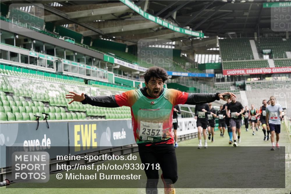 05.10.2025 - 20. swb-Marathon Bremen Michael Burmester http://msf.ph/oto/9330718 05.10.2025 13:02:58 Laufen im Stadion 97, 227, 293, 375, 518, 616, 721, 729, 764, 828, 921, 1121, 1405, 1568, 1670, 1704, 1733, 1836, 1944, 2357, 2393, 2407, 2597, 2772, 2774, 2960, 2984, 3019, 3147, 3424, 3917, 4026, 4129, 4321, 4322, 4464, 4481, 4688, 4714, 4769, 4817, 4847, 4885, 4985, 5431, 5527, 5652, 5755, 5763, 5867, 5884, 6215, 6325, 6417, 6481, 6666, 7217, 7315, 7316, 7407, 7433, 7540, 7653, 7659, 8375, 8526, 8957, 772, 843, 1030, 1256, 1348, 1452, 1744, 1856, 1899, 1924, 2143, 2272, 2306, 2910, 3217 meine-sportfotos.de