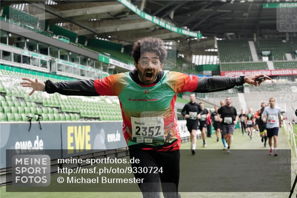05.10.2025 - 20. swb-Marathon Bremen Michael Burmester http://msf.ph/oto/9330724 05.10.2025 13:02:58 Laufen im Stadion 97, 227, 293, 375, 518, 616, 721, 729, 764, 828, 921, 1121, 1405, 1568, 1670, 1704, 1733, 1836, 1944, 2357, 2393, 2407, 2597, 2772, 2774, 2960, 2984, 3019, 3147, 3424, 3917, 4026, 4129, 4321, 4322, 4464, 4481, 4688, 4714, 4769, 4817, 4847, 4885, 4985, 5431, 5527, 5652, 5755, 5763, 5867, 5884, 6215, 6325, 6417, 6481, 6666, 7217, 7315, 7316, 7407, 7433, 7540, 7653, 7659, 8375, 8526, 8957, 772, 843, 1030, 1256, 1348, 1452, 1744, 1856, 1899, 1924, 2143, 2272, 2306, 2910, 3217 meine-sportfotos.de