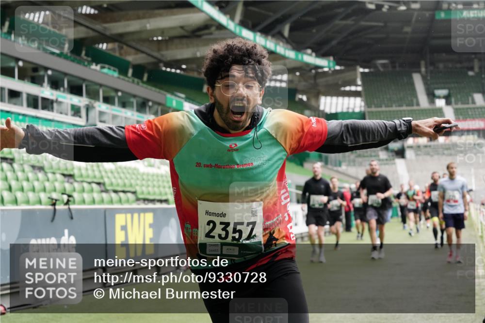 05.10.2025 - 20. swb-Marathon Bremen Michael Burmester http://msf.ph/oto/9330728 05.10.2025 13:02:58 Laufen im Stadion 97, 227, 293, 375, 518, 616, 721, 729, 764, 828, 921, 1121, 1405, 1568, 1670, 1704, 1733, 1836, 1944, 2357, 2393, 2407, 2597, 2772, 2774, 2960, 2984, 3019, 3147, 3424, 3917, 4026, 4129, 4321, 4322, 4464, 4481, 4688, 4714, 4769, 4817, 4847, 4885, 4985, 5431, 5527, 5652, 5755, 5763, 5867, 5884, 6215, 6325, 6417, 6481, 6666, 7217, 7315, 7316, 7407, 7433, 7540, 7653, 7659, 8375, 8526, 8957, 772, 843, 1030, 1256, 1348, 1452, 1744, 1856, 1899, 1924, 2143, 2272, 2306, 2910, 3217 meine-sportfotos.de