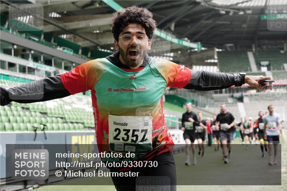 05.10.2025 - 20. swb-Marathon Bremen Michael Burmester http://msf.ph/oto/9330730 05.10.2025 13:02:58 Laufen im Stadion 97, 227, 293, 375, 518, 616, 721, 729, 764, 828, 921, 1121, 1405, 1568, 1670, 1704, 1733, 1836, 1944, 2357, 2393, 2407, 2597, 2772, 2774, 2960, 2984, 3019, 3147, 3424, 3917, 4026, 4129, 4321, 4322, 4464, 4481, 4688, 4714, 4769, 4817, 4847, 4885, 4985, 5431, 5527, 5652, 5755, 5763, 5867, 5884, 6215, 6325, 6417, 6481, 6666, 7217, 7315, 7316, 7407, 7433, 7540, 7653, 7659, 8375, 8526, 8957, 772, 843, 1030, 1256, 1348, 1452, 1744, 1856, 1899, 1924, 2143, 2272, 2306, 2910, 3217 meine-sportfotos.de