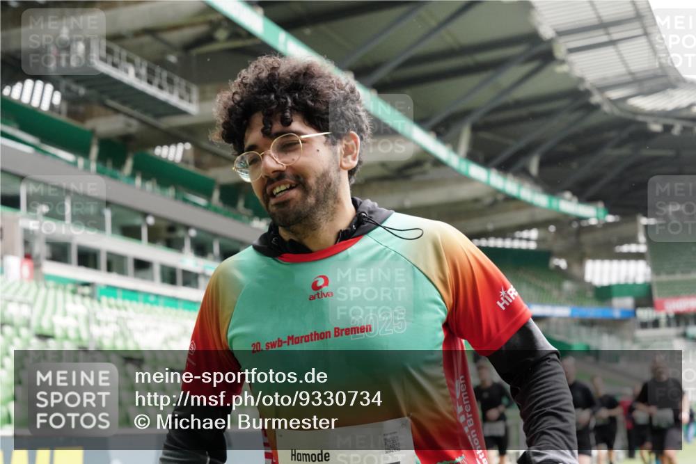05.10.2025 - 20. swb-Marathon Bremen Michael Burmester http://msf.ph/oto/9330734 05.10.2025 13:02:59 Laufen im Stadion 97, 227, 293, 375, 518, 616, 721, 729, 764, 828, 921, 1121, 1405, 1568, 1670, 1704, 1705, 1733, 1836, 1944, 2357, 2393, 2407, 2597, 2772, 2774, 2960, 2984, 3019, 3147, 3424, 3917, 4026, 4129, 4321, 4322, 4464, 4481, 4714, 4769, 4817, 4847, 4885, 4985, 5431, 5527, 5652, 5755, 5763, 5867, 5884, 6215, 6325, 6417, 6481, 6666, 7217, 7315, 7316, 7407, 7433, 7540, 7653, 7659, 8375, 8526, 8957, 843, 1256, 1348, 1452, 1744, 1856, 1899, 1924, 2143, 2272, 2306, 3217, 4847 meine-sportfotos.de
