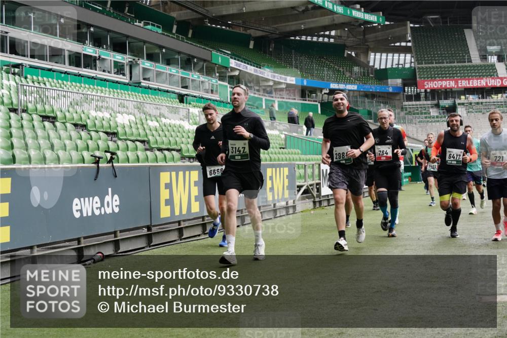 05.10.2025 - 20. swb-Marathon Bremen Michael Burmester http://msf.ph/oto/9330738 05.10.2025 13:03:01 Laufen im Stadion 97, 227, 293, 375, 518, 616, 721, 729, 764, 828, 921, 1121, 1178, 1405, 1425, 1469, 1568, 1670, 1704, 1705, 1733, 1836, 1944, 2357, 2393, 2407, 2597, 2772, 2774, 2791, 2960, 2984, 3019, 3147, 3424, 3917, 4026, 4129, 4321, 4322, 4464, 4481, 4714, 4769, 4817, 4885, 5431, 5527, 5652, 5755, 5763, 5867, 5884, 6215, 6325, 6417, 6481, 6666, 7217, 7315, 7316, 7407, 7433, 7540, 7653, 7659, 8375, 8526, 8957, 843, 1256, 1744, 1856, 1899, 1924, 2143, 2272, 2306, 3217, 4847 meine-sportfotos.de
