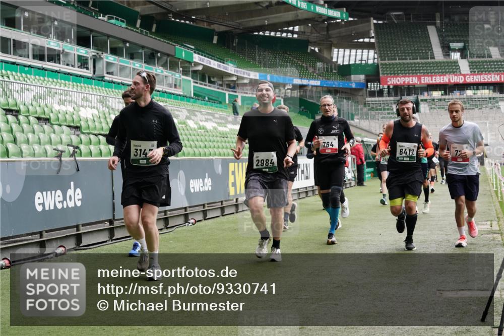 05.10.2025 - 20. swb-Marathon Bremen Michael Burmester http://msf.ph/oto/9330741 05.10.2025 13:03:01 Laufen im Stadion 97, 227, 293, 375, 518, 616, 721, 729, 764, 828, 921, 1121, 1178, 1405, 1425, 1469, 1568, 1670, 1704, 1705, 1733, 1836, 1944, 2357, 2393, 2407, 2597, 2772, 2774, 2791, 2960, 2984, 3019, 3147, 3424, 3917, 4026, 4129, 4321, 4322, 4464, 4481, 4714, 4769, 4817, 4885, 5431, 5527, 5652, 5755, 5763, 5867, 5884, 6215, 6325, 6417, 6481, 6666, 7217, 7315, 7316, 7407, 7433, 7540, 7653, 7659, 8375, 8526, 8957, 843, 1256, 1744, 1856, 1899, 1924, 2143, 2272, 2306, 3217, 4847 meine-sportfotos.de