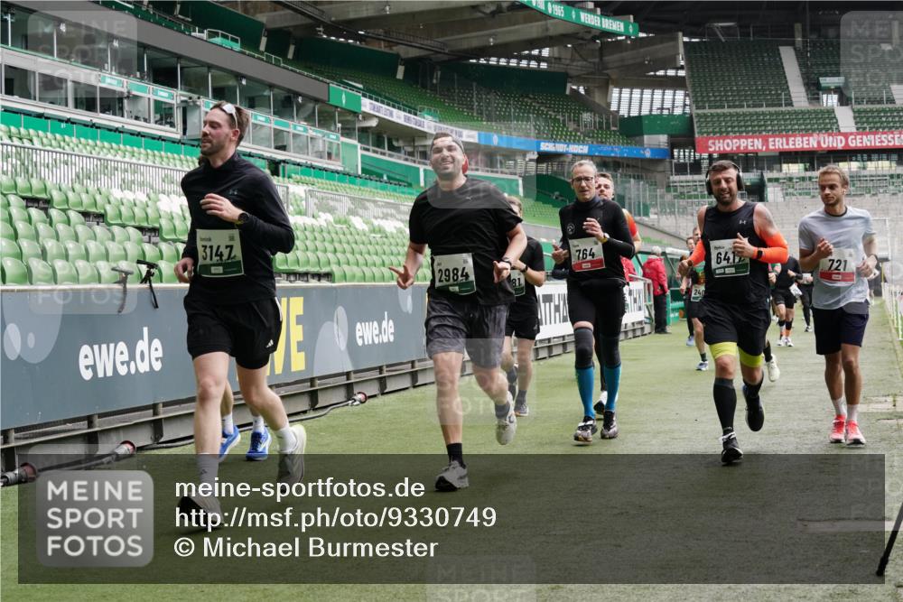 05.10.2025 - 20. swb-Marathon Bremen Michael Burmester http://msf.ph/oto/9330749 05.10.2025 13:03:02 Laufen im Stadion 97, 227, 293, 375, 396, 518, 527, 616, 721, 729, 764, 828, 921, 1121, 1178, 1405, 1425, 1469, 1568, 1670, 1704, 1705, 1733, 1836, 1944, 2357, 2393, 2407, 2597, 2696, 2772, 2774, 2791, 2960, 2984, 3019, 3147, 3424, 3917, 4026, 4129, 4321, 4322, 4464, 4481, 4714, 4769, 4817, 4885, 5431, 5527, 5755, 5763, 5867, 5884, 6215, 6325, 6417, 6481, 6666, 7217, 7315, 7316, 7407, 7433, 7540, 7653, 7659, 8375, 8526, 8957, 843, 921, 1744, 1856, 1899, 1924, 2143, 2272, 2306, 2774, 3217, 4847 meine-sportfotos.de