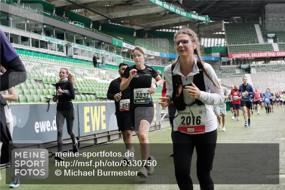 05.10.2025 - 20. swb-Marathon Bremen Michael Burmester http://msf.ph/oto/9330750 05.10.2025 13:03:42 Laufen im Stadion 227, 375, 396, 414, 527, 592, 725, 764, 898, 958, 1019, 1067, 1178, 1275, 1331, 1336, 1425, 1469, 1507, 1514, 1568, 1670, 1695, 1705, 1836, 1975, 2016, 2339, 2375, 2407, 2567, 2597, 2696, 2791, 2960, 2984, 3019, 3037, 3072, 3147, 3313, 3485, 4053, 4087, 4453, 4462, 4528, 4651, 4767, 4769, 4793, 5043, 5137, 5162, 5236, 5410, 5431, 5489, 5523, 5527, 5763, 5867, 5966, 6011, 6138, 6145, 6215, 6414, 6417, 6447, 6481, 6529, 6584, 6635, 7315, 7316, 7540, 7607, 7653, 293, 721 meine-sportfotos.de