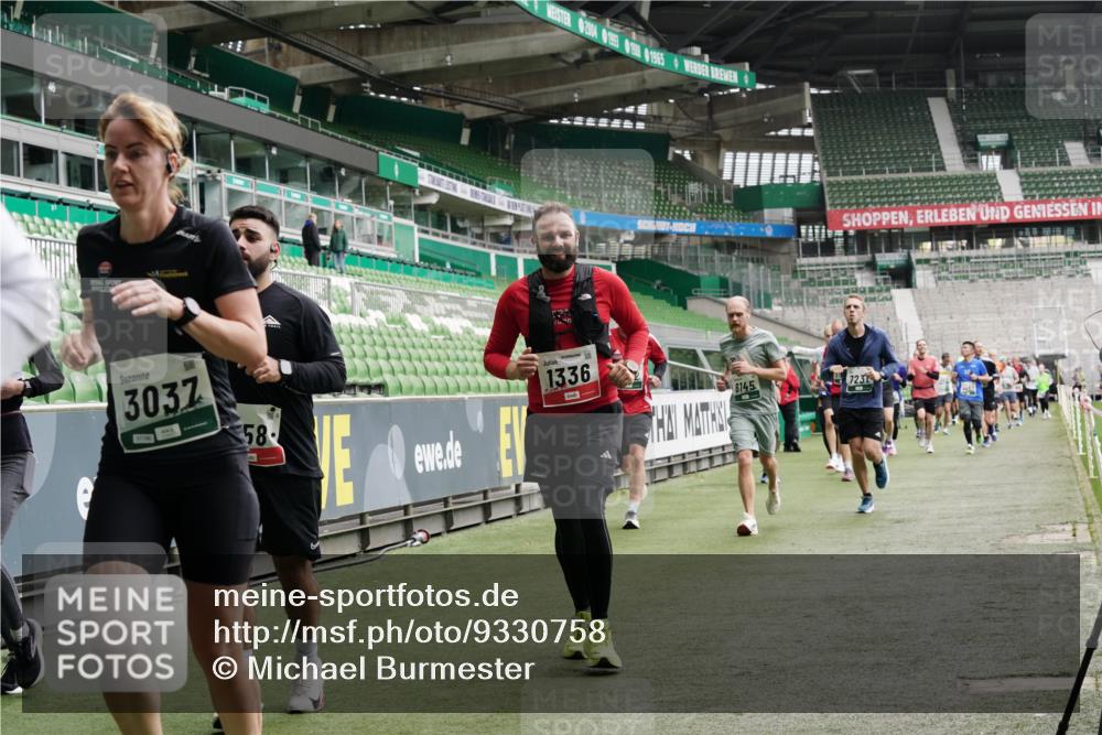 05.10.2025 - 20. swb-Marathon Bremen Michael Burmester http://msf.ph/oto/9330758 05.10.2025 13:03:43 Laufen im Stadion 227, 375, 396, 414, 527, 592, 725, 764, 898, 958, 1019, 1067, 1178, 1275, 1331, 1336, 1413, 1425, 1469, 1507, 1514, 1568, 1670, 1695, 1705, 1836, 1975, 2016, 2339, 2375, 2407, 2567, 2597, 2696, 2791, 2960, 2984, 3019, 3037, 3072, 3147, 3313, 3485, 4053, 4087, 4453, 4462, 4528, 4651, 4767, 4769, 4793, 5043, 5137, 5162, 5236, 5410, 5431, 5489, 5523, 5527, 5763, 5867, 5966, 6011, 6138, 6145, 6215, 6414, 6417, 6447, 6481, 6529, 6584, 6635, 7315, 7316, 7540, 7607, 7653, 293, 721 meine-sportfotos.de