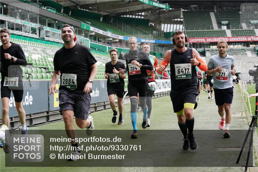 05.10.2025 - 20. swb-Marathon Bremen Michael Burmester http://msf.ph/oto/9330761 05.10.2025 13:03:02 Laufen im Stadion 97, 227, 293, 375, 396, 518, 527, 616, 721, 729, 764, 828, 921, 1121, 1178, 1405, 1425, 1469, 1568, 1670, 1704, 1705, 1733, 1836, 1944, 2357, 2393, 2407, 2597, 2696, 2772, 2774, 2791, 2960, 2984, 3019, 3147, 3424, 3917, 4026, 4129, 4321, 4322, 4464, 4481, 4714, 4769, 4817, 4885, 5431, 5527, 5755, 5763, 5867, 5884, 6215, 6325, 6417, 6481, 6666, 7217, 7315, 7316, 7407, 7433, 7540, 7653, 7659, 8375, 8526, 8957, 843, 921, 1744, 1856, 1899, 1924, 2143, 2272, 2306, 2774, 3217, 4847 meine-sportfotos.de