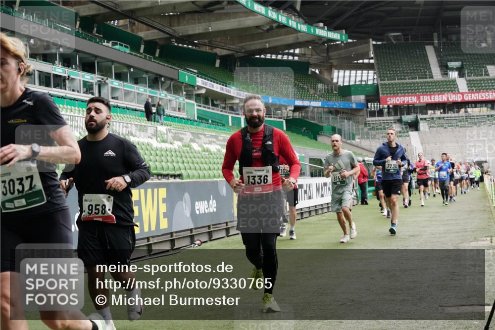 05.10.2025 - 20. swb-Marathon Bremen Michael Burmester http://msf.ph/oto/9330765 05.10.2025 13:03:43 Laufen im Stadion 227, 375, 396, 414, 527, 592, 725, 764, 898, 958, 1019, 1067, 1178, 1275, 1331, 1336, 1413, 1425, 1469, 1507, 1514, 1568, 1670, 1695, 1705, 1836, 1975, 2016, 2339, 2375, 2407, 2567, 2597, 2696, 2791, 2960, 2984, 3019, 3037, 3072, 3147, 3313, 3485, 4053, 4087, 4453, 4462, 4528, 4651, 4767, 4769, 4793, 5043, 5137, 5162, 5236, 5410, 5431, 5489, 5523, 5527, 5763, 5867, 5966, 6011, 6138, 6145, 6215, 6414, 6417, 6447, 6481, 6529, 6584, 6635, 7315, 7316, 7540, 7607, 7653, 293, 721 meine-sportfotos.de