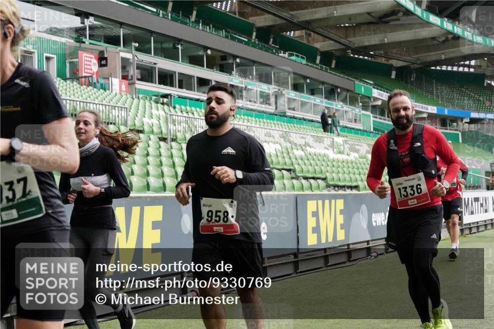 05.10.2025 - 20. swb-Marathon Bremen Michael Burmester http://msf.ph/oto/9330769 05.10.2025 13:03:44 Laufen im Stadion 227, 360, 375, 396, 414, 527, 592, 725, 898, 958, 1019, 1067, 1178, 1275, 1331, 1336, 1413, 1425, 1469, 1507, 1514, 1568, 1695, 1705, 1975, 2016, 2339, 2375, 2407, 2567, 2597, 2696, 2791, 2960, 3019, 3037, 3072, 3147, 3313, 3485, 4053, 4087, 4335, 4453, 4462, 4528, 4651, 4767, 4769, 4793, 5043, 5137, 5162, 5236, 5410, 5431, 5489, 5523, 5527, 5763, 5867, 5966, 6011, 6138, 6145, 6215, 6414, 6417, 6447, 6481, 6529, 6584, 6635, 7315, 7316, 7540, 7607, 7653, 293, 721 meine-sportfotos.de