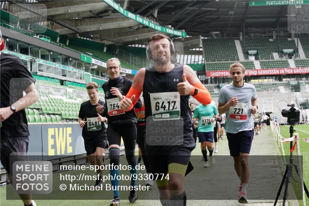 05.10.2025 - 20. swb-Marathon Bremen Michael Burmester http://msf.ph/oto/9330774 05.10.2025 13:03:03 Laufen im Stadion 97, 227, 293, 375, 396, 518, 527, 616, 721, 729, 764, 828, 1121, 1178, 1405, 1425, 1469, 1568, 1670, 1704, 1705, 1733, 1836, 1944, 2357, 2393, 2407, 2597, 2696, 2772, 2791, 2960, 2984, 3019, 3147, 3424, 3917, 4026, 4129, 4321, 4322, 4464, 4481, 4714, 4769, 4817, 4885, 5431, 5527, 5755, 5763, 5867, 5884, 6215, 6325, 6417, 6481, 6666, 7217, 7315, 7316, 7407, 7433, 7540, 7607, 7653, 7659, 8375, 8526, 8957, 843, 921, 1744, 1899, 1924, 2143, 2272, 2306, 2774, 3217, 4129, 4847 meine-sportfotos.de
