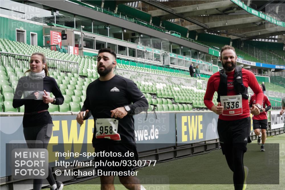 05.10.2025 - 20. swb-Marathon Bremen Michael Burmester http://msf.ph/oto/9330777 05.10.2025 13:03:44 Laufen im Stadion 227, 360, 375, 396, 414, 527, 592, 725, 898, 958, 1019, 1067, 1178, 1275, 1331, 1336, 1413, 1425, 1469, 1507, 1514, 1568, 1695, 1705, 1975, 2016, 2339, 2375, 2407, 2567, 2597, 2696, 2791, 2960, 3019, 3037, 3072, 3147, 3313, 3485, 4053, 4087, 4335, 4453, 4462, 4528, 4651, 4767, 4769, 4793, 5043, 5137, 5162, 5236, 5410, 5431, 5489, 5523, 5527, 5763, 5867, 5966, 6011, 6138, 6145, 6215, 6414, 6417, 6447, 6481, 6529, 6584, 6635, 7315, 7316, 7540, 7607, 7653, 293, 721 meine-sportfotos.de