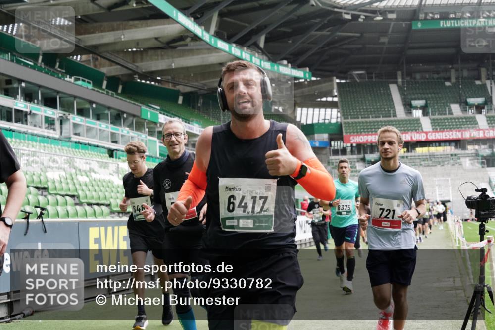 05.10.2025 - 20. swb-Marathon Bremen Michael Burmester http://msf.ph/oto/9330782 05.10.2025 13:03:03 Laufen im Stadion 97, 227, 293, 375, 396, 518, 527, 616, 721, 729, 764, 828, 1121, 1178, 1405, 1425, 1469, 1568, 1670, 1704, 1705, 1733, 1836, 1944, 2357, 2393, 2407, 2597, 2696, 2772, 2791, 2960, 2984, 3019, 3147, 3424, 3917, 4026, 4129, 4321, 4322, 4464, 4481, 4714, 4769, 4817, 4885, 5431, 5527, 5755, 5763, 5867, 5884, 6215, 6325, 6417, 6481, 6666, 7217, 7315, 7316, 7407, 7433, 7540, 7607, 7653, 7659, 8375, 8526, 8957, 843, 921, 1744, 1899, 1924, 2143, 2272, 2306, 2774, 3217, 4129, 4847 meine-sportfotos.de