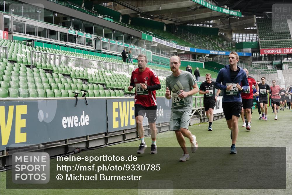 05.10.2025 - 20. swb-Marathon Bremen Michael Burmester http://msf.ph/oto/9330785 05.10.2025 13:03:46 Laufen im Stadion 227, 360, 375, 396, 414, 527, 592, 725, 898, 958, 1019, 1067, 1178, 1275, 1331, 1336, 1413, 1425, 1469, 1507, 1514, 1568, 1695, 1705, 1975, 2016, 2339, 2375, 2407, 2567, 2597, 2696, 2791, 2960, 3019, 3037, 3072, 3313, 3485, 4005, 4053, 4087, 4335, 4453, 4462, 4528, 4651, 4767, 4769, 4793, 5043, 5137, 5162, 5236, 5343, 5410, 5431, 5489, 5523, 5527, 5763, 5867, 5966, 6011, 6138, 6145, 6414, 6417, 6447, 6529, 6584, 6635, 7315, 7316, 7540, 7607, 7653, 293, 721 meine-sportfotos.de