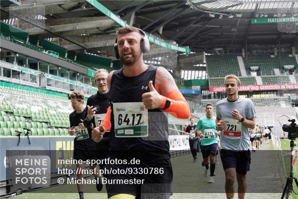 05.10.2025 - 20. swb-Marathon Bremen Michael Burmester http://msf.ph/oto/9330786 05.10.2025 13:03:03 Laufen im Stadion 97, 227, 293, 375, 396, 518, 527, 616, 721, 729, 764, 828, 1121, 1178, 1405, 1425, 1469, 1568, 1670, 1704, 1705, 1733, 1836, 1944, 2357, 2393, 2407, 2597, 2696, 2772, 2791, 2960, 2984, 3019, 3147, 3424, 3917, 4026, 4129, 4321, 4322, 4464, 4481, 4714, 4769, 4817, 4885, 5431, 5527, 5755, 5763, 5867, 5884, 6215, 6325, 6417, 6481, 6666, 7217, 7315, 7316, 7407, 7433, 7540, 7607, 7653, 7659, 8375, 8526, 8957, 843, 921, 1744, 1899, 1924, 2143, 2272, 2306, 2774, 3217, 4129, 4847 meine-sportfotos.de