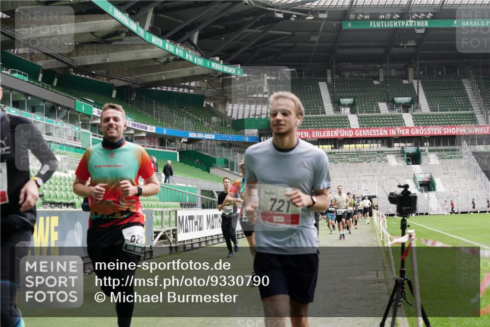 05.10.2025 - 20. swb-Marathon Bremen Michael Burmester http://msf.ph/oto/9330790 05.10.2025 13:03:04 Laufen im Stadion 97, 227, 293, 375, 396, 518, 527, 616, 721, 725, 729, 764, 828, 1121, 1178, 1405, 1425, 1469, 1568, 1670, 1704, 1705, 1733, 1836, 1944, 2357, 2393, 2407, 2597, 2696, 2772, 2791, 2960, 2984, 3019, 3147, 3424, 3917, 4026, 4321, 4322, 4464, 4481, 4714, 4769, 4817, 4885, 5431, 5527, 5755, 5763, 5867, 5884, 6215, 6325, 6417, 6481, 6666, 7217, 7315, 7316, 7407, 7433, 7540, 7607, 7653, 7659, 8375, 8526, 8957, 843, 921, 1744, 1899, 1924, 2143, 2272, 2306, 2774, 3217, 4129, 4847 meine-sportfotos.de