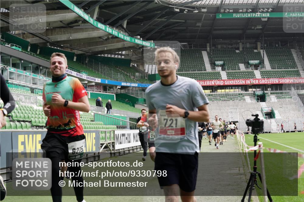 05.10.2025 - 20. swb-Marathon Bremen Michael Burmester http://msf.ph/oto/9330798 05.10.2025 13:03:04 Laufen im Stadion 97, 227, 293, 375, 396, 518, 527, 616, 721, 725, 729, 764, 828, 1121, 1178, 1405, 1425, 1469, 1568, 1670, 1704, 1705, 1733, 1836, 1944, 2357, 2393, 2407, 2597, 2696, 2772, 2791, 2960, 2984, 3019, 3147, 3424, 3917, 4026, 4321, 4322, 4464, 4481, 4714, 4769, 4817, 4885, 5431, 5527, 5755, 5763, 5867, 5884, 6215, 6325, 6417, 6481, 6666, 7217, 7315, 7316, 7407, 7433, 7540, 7607, 7653, 7659, 8375, 8526, 8957, 843, 921, 1744, 1899, 1924, 2143, 2272, 2306, 2774, 3217, 4129, 4847 meine-sportfotos.de