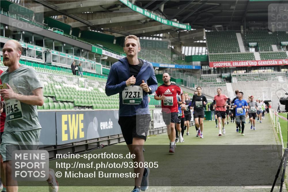 05.10.2025 - 20. swb-Marathon Bremen Michael Burmester http://msf.ph/oto/9330805 05.10.2025 13:03:47 Laufen im Stadion 227, 360, 375, 396, 414, 527, 592, 725, 898, 958, 1019, 1067, 1084, 1178, 1275, 1331, 1336, 1413, 1425, 1468, 1469, 1507, 1514, 1695, 1705, 1975, 2016, 2339, 2375, 2407, 2567, 2597, 2696, 2791, 2960, 3019, 3037, 3072, 3313, 3485, 4005, 4053, 4087, 4335, 4453, 4462, 4528, 4651, 4767, 4769, 4793, 5043, 5137, 5162, 5236, 5343, 5410, 5431, 5489, 5523, 5527, 5763, 5867, 5966, 6011, 6138, 6145, 6414, 6417, 6447, 6529, 6584, 6635, 7315, 7316, 7540, 7607, 7653, 293, 721 meine-sportfotos.de
