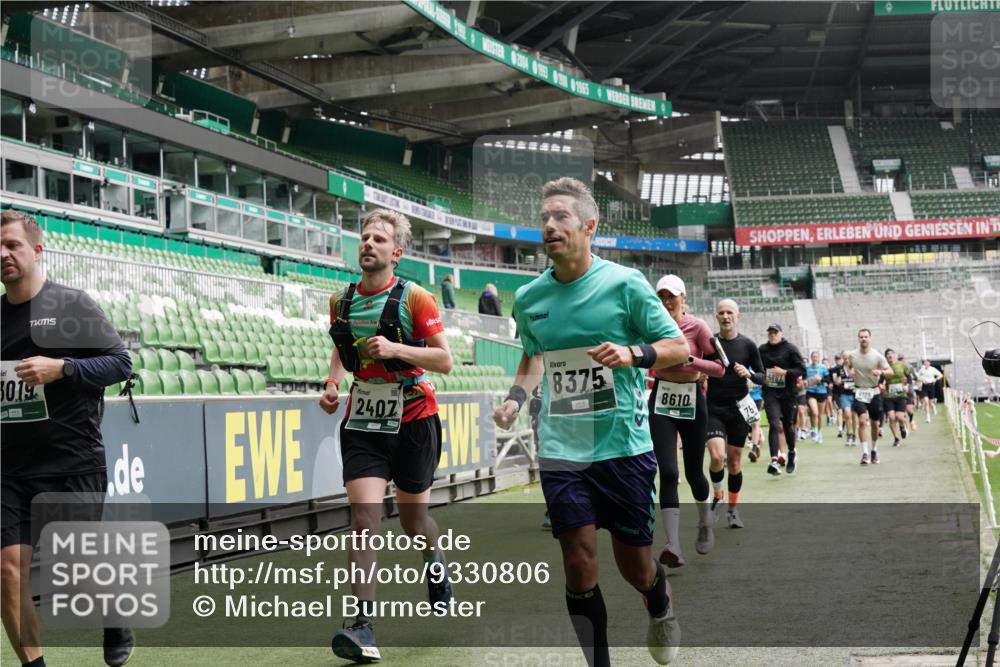 05.10.2025 - 20. swb-Marathon Bremen Michael Burmester http://msf.ph/oto/9330806 05.10.2025 13:03:06 Laufen im Stadion 97, 227, 293, 375, 396, 518, 527, 616, 721, 725, 729, 764, 828, 1121, 1178, 1405, 1425, 1469, 1507, 1568, 1670, 1704, 1705, 1733, 1836, 1944, 2357, 2393, 2407, 2597, 2696, 2772, 2791, 2960, 2984, 3019, 3147, 3313, 3424, 3917, 4026, 4321, 4322, 4464, 4714, 4769, 4817, 4885, 5431, 5527, 5755, 5763, 5867, 5884, 6138, 6215, 6325, 6417, 6481, 6666, 7217, 7315, 7316, 7407, 7433, 7540, 7607, 7653, 7659, 8375, 8526, 8957, 843, 921, 1744, 1924, 2272, 2774, 3217, 4129, 4847 meine-sportfotos.de