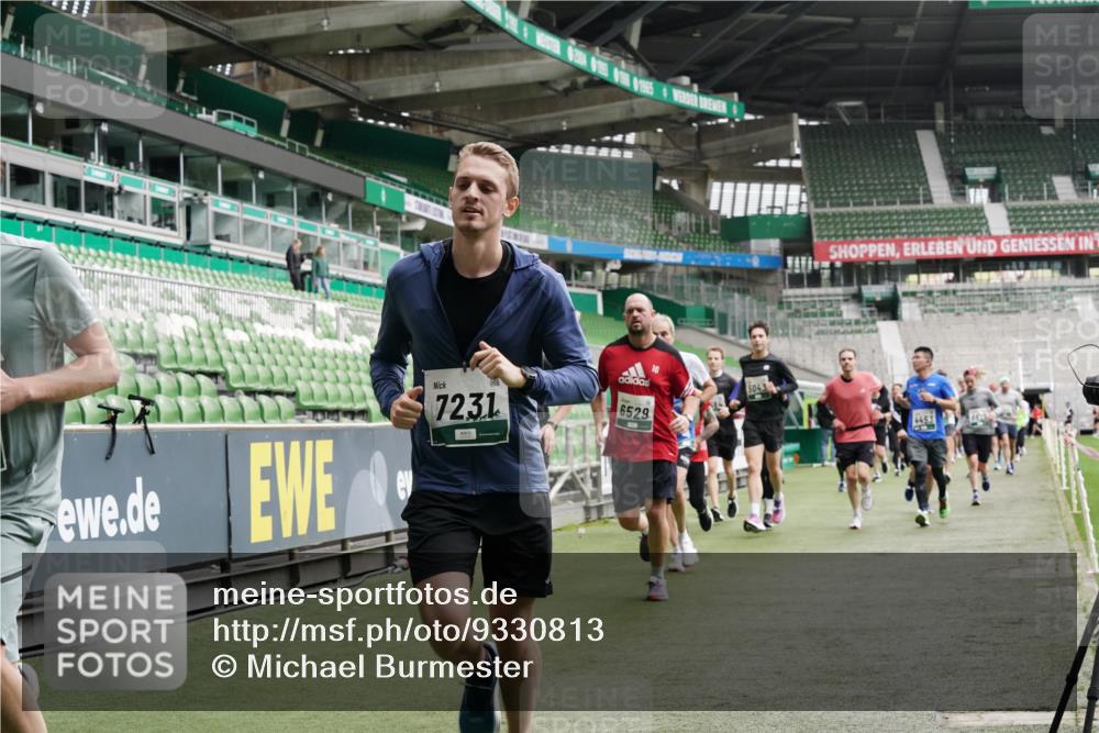 05.10.2025 - 20. swb-Marathon Bremen Michael Burmester http://msf.ph/oto/9330813 05.10.2025 13:03:47 Laufen im Stadion 227, 360, 375, 396, 414, 527, 592, 725, 898, 958, 1019, 1067, 1084, 1178, 1275, 1331, 1336, 1413, 1425, 1468, 1469, 1507, 1514, 1695, 1705, 1975, 2016, 2339, 2375, 2407, 2567, 2597, 2696, 2791, 2960, 3019, 3037, 3072, 3313, 3485, 4005, 4053, 4087, 4335, 4453, 4462, 4528, 4651, 4767, 4769, 4793, 5043, 5137, 5162, 5236, 5343, 5410, 5431, 5489, 5523, 5527, 5763, 5867, 5966, 6011, 6138, 6145, 6414, 6417, 6447, 6529, 6584, 6635, 7315, 7316, 7540, 7607, 7653, 293, 721 meine-sportfotos.de
