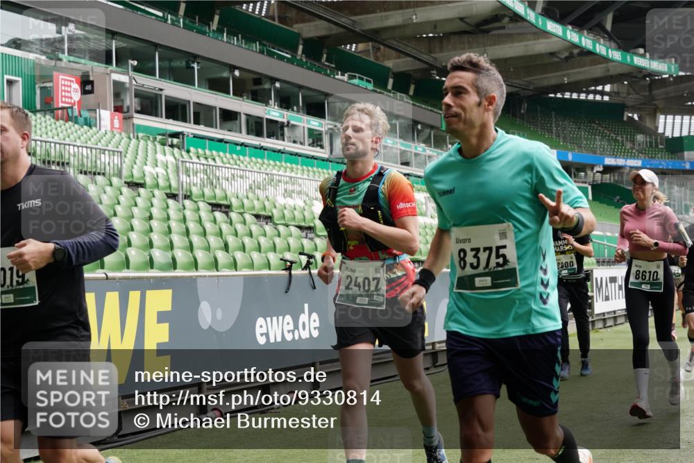 05.10.2025 - 20. swb-Marathon Bremen Michael Burmester http://msf.ph/oto/9330814 05.10.2025 13:03:07 Laufen im Stadion 97, 227, 293, 375, 396, 518, 527, 616, 721, 725, 729, 764, 828, 1121, 1178, 1405, 1425, 1469, 1507, 1568, 1670, 1704, 1705, 1733, 1836, 1944, 2357, 2393, 2407, 2597, 2696, 2772, 2791, 2960, 2984, 3019, 3147, 3313, 3424, 3917, 4026, 4321, 4322, 4464, 4714, 4769, 4817, 4885, 5431, 5527, 5755, 5763, 5867, 5884, 6138, 6215, 6325, 6417, 6481, 6666, 7217, 7315, 7316, 7407, 7433, 7540, 7607, 7653, 7659, 8375, 8526, 8957, 843, 921, 1744, 1924, 2272, 2774, 3217, 4129, 4847 meine-sportfotos.de
