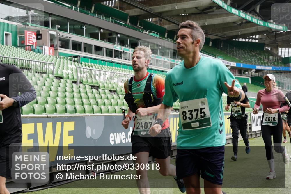 05.10.2025 - 20. swb-Marathon Bremen Michael Burmester http://msf.ph/oto/9330818 05.10.2025 13:03:07 Laufen im Stadion 97, 227, 293, 375, 396, 518, 527, 616, 721, 725, 729, 764, 828, 1121, 1178, 1405, 1425, 1469, 1507, 1568, 1670, 1704, 1705, 1733, 1836, 1944, 2357, 2393, 2407, 2597, 2696, 2772, 2791, 2960, 2984, 3019, 3147, 3313, 3424, 3917, 4026, 4321, 4322, 4464, 4714, 4769, 4817, 4885, 5431, 5527, 5755, 5763, 5867, 5884, 6138, 6215, 6325, 6417, 6481, 6666, 7217, 7315, 7316, 7407, 7433, 7540, 7607, 7653, 7659, 8375, 8526, 8957, 843, 921, 1744, 1924, 2272, 2774, 3217, 4129, 4847 meine-sportfotos.de