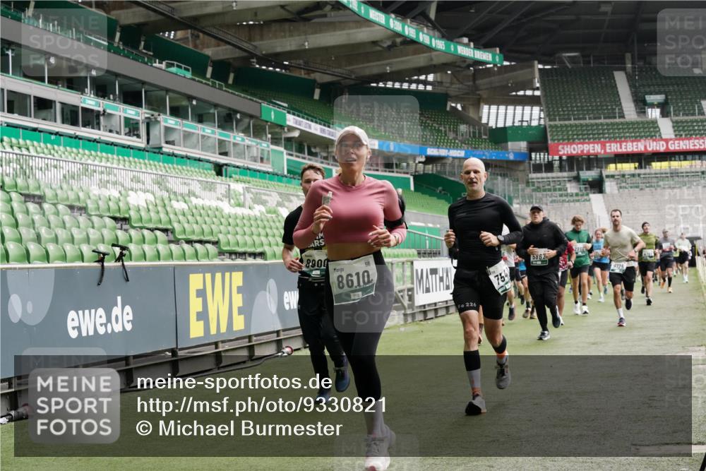 05.10.2025 - 20. swb-Marathon Bremen Michael Burmester http://msf.ph/oto/9330821 05.10.2025 13:03:08 Laufen im Stadion 97, 227, 293, 375, 396, 518, 527, 616, 721, 725, 729, 764, 828, 1121, 1178, 1405, 1425, 1469, 1507, 1568, 1670, 1704, 1705, 1733, 1836, 1944, 2357, 2393, 2407, 2597, 2696, 2772, 2791, 2960, 2984, 3019, 3147, 3313, 3424, 3917, 4026, 4321, 4322, 4714, 4769, 4817, 4885, 5431, 5527, 5755, 5763, 5867, 5884, 6138, 6215, 6325, 6417, 6481, 6666, 7217, 7315, 7316, 7407, 7433, 7540, 7607, 7653, 7659, 8375, 8526, 8957, 843, 921, 1744, 1924, 2272, 2774, 3217, 4129, 4847 meine-sportfotos.de