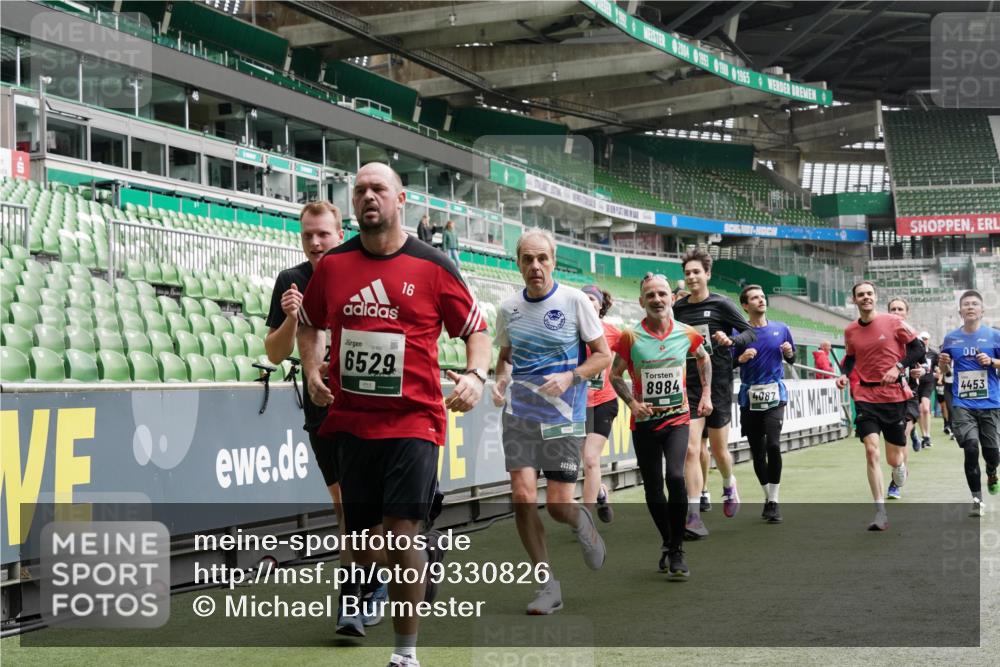 05.10.2025 - 20. swb-Marathon Bremen Michael Burmester http://msf.ph/oto/9330826 05.10.2025 13:03:49 Laufen im Stadion 227, 360, 375, 396, 414, 527, 592, 725, 898, 958, 1019, 1067, 1084, 1178, 1275, 1331, 1336, 1413, 1425, 1468, 1469, 1507, 1514, 1695, 1705, 1975, 2016, 2339, 2375, 2407, 2567, 2597, 2696, 2791, 2960, 3037, 3072, 3313, 3485, 4005, 4053, 4087, 4335, 4453, 4462, 4524, 4528, 4637, 4638, 4651, 4767, 4769, 4793, 5043, 5137, 5162, 5212, 5236, 5343, 5410, 5431, 5489, 5523, 5527, 5763, 5867, 5966, 6011, 6138, 6145, 6287, 6414, 6417, 6447, 6529, 6584, 6635, 7315, 7316, 7540, 7607, 7653 meine-sportfotos.de