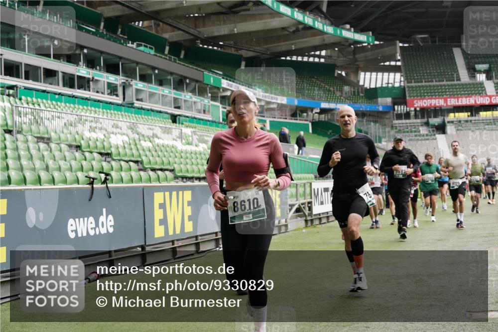 05.10.2025 - 20. swb-Marathon Bremen Michael Burmester http://msf.ph/oto/9330829 05.10.2025 13:03:08 Laufen im Stadion 97, 227, 293, 375, 396, 518, 527, 616, 721, 725, 729, 764, 828, 1121, 1178, 1405, 1425, 1469, 1507, 1568, 1670, 1704, 1705, 1733, 1836, 1944, 2357, 2393, 2407, 2597, 2696, 2772, 2791, 2960, 2984, 3019, 3147, 3313, 3424, 3917, 4026, 4321, 4322, 4714, 4769, 4817, 4885, 5431, 5527, 5755, 5763, 5867, 5884, 6138, 6215, 6325, 6417, 6481, 6666, 7217, 7315, 7316, 7407, 7433, 7540, 7607, 7653, 7659, 8375, 8526, 8957, 843, 921, 1744, 1924, 2272, 2774, 3217, 4129, 4847 meine-sportfotos.de