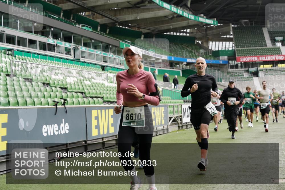 05.10.2025 - 20. swb-Marathon Bremen Michael Burmester http://msf.ph/oto/9330833 05.10.2025 13:03:08 Laufen im Stadion 97, 227, 293, 375, 396, 518, 527, 616, 721, 725, 729, 764, 828, 1121, 1178, 1405, 1425, 1469, 1507, 1568, 1670, 1704, 1705, 1733, 1836, 1944, 2357, 2393, 2407, 2597, 2696, 2772, 2791, 2960, 2984, 3019, 3147, 3313, 3424, 3917, 4026, 4321, 4322, 4714, 4769, 4817, 4885, 5431, 5527, 5755, 5763, 5867, 5884, 6138, 6215, 6325, 6417, 6481, 6666, 7217, 7315, 7316, 7407, 7433, 7540, 7607, 7653, 7659, 8375, 8526, 8957, 843, 921, 1744, 1924, 2272, 2774, 3217, 4129, 4847 meine-sportfotos.de