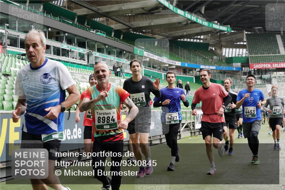 05.10.2025 - 20. swb-Marathon Bremen Michael Burmester http://msf.ph/oto/9330845 05.10.2025 13:03:51 Laufen im Stadion 227, 360, 375, 396, 414, 527, 592, 725, 898, 958, 1019, 1067, 1084, 1178, 1275, 1331, 1336, 1413, 1425, 1468, 1469, 1507, 1514, 1695, 1705, 1975, 2016, 2339, 2375, 2407, 2567, 2597, 2696, 2791, 2960, 3037, 3072, 3313, 3485, 4005, 4053, 4087, 4335, 4453, 4462, 4524, 4528, 4637, 4638, 4651, 4767, 4769, 4793, 5043, 5137, 5162, 5212, 5236, 5343, 5410, 5431, 5489, 5523, 5527, 5763, 5867, 5966, 5969, 6011, 6138, 6145, 6287, 6414, 6447, 6529, 6584, 6635, 7315, 7316, 7540, 7607, 7653 meine-sportfotos.de