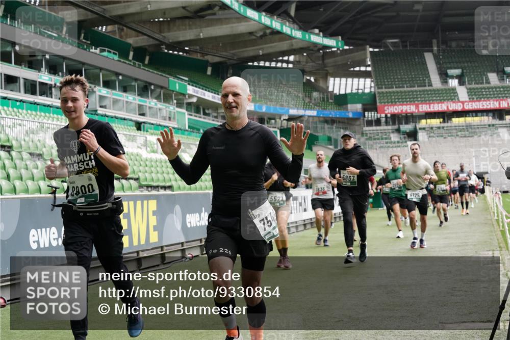 05.10.2025 - 20. swb-Marathon Bremen Michael Burmester http://msf.ph/oto/9330854 05.10.2025 13:03:09 Laufen im Stadion 97, 227, 293, 375, 396, 518, 527, 616, 721, 725, 729, 764, 828, 1121, 1178, 1405, 1425, 1469, 1507, 1568, 1670, 1704, 1705, 1733, 1836, 1944, 2357, 2393, 2407, 2597, 2696, 2772, 2791, 2960, 2984, 3019, 3147, 3313, 3424, 3917, 4026, 4321, 4322, 4714, 4767, 4769, 4817, 4885, 5431, 5527, 5755, 5763, 5867, 5884, 6138, 6215, 6325, 6417, 6481, 6666, 7217, 7315, 7316, 7407, 7433, 7540, 7607, 7653, 7659, 8375, 8526, 8957, 729, 843, 921, 1744, 1924, 2272, 2774, 3217, 4129, 4847 meine-sportfotos.de