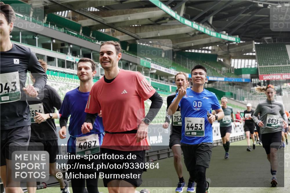 05.10.2025 - 20. swb-Marathon Bremen Michael Burmester http://msf.ph/oto/9330864 05.10.2025 13:03:53 Laufen im Stadion 227, 360, 396, 414, 527, 592, 725, 898, 958, 1019, 1067, 1084, 1178, 1275, 1331, 1336, 1413, 1425, 1468, 1469, 1507, 1514, 1695, 1705, 1914, 1975, 2016, 2339, 2375, 2567, 2597, 2696, 2791, 2960, 3037, 3072, 3313, 3485, 4005, 4053, 4087, 4335, 4453, 4462, 4524, 4528, 4637, 4638, 4651, 4767, 4769, 4793, 4840, 5043, 5137, 5162, 5212, 5236, 5343, 5410, 5431, 5489, 5523, 5763, 5867, 5966, 5969, 6011, 6138, 6145, 6287, 6414, 6447, 6529, 6584, 6635, 7315, 7316, 7607, 7653, 227, 375 meine-sportfotos.de