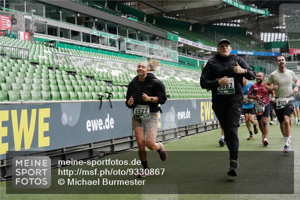 05.10.2025 - 20. swb-Marathon Bremen Michael Burmester http://msf.ph/oto/9330867 05.10.2025 13:03:11 Laufen im Stadion 227, 293, 375, 396, 518, 527, 616, 721, 725, 764, 828, 1121, 1178, 1275, 1405, 1425, 1469, 1507, 1568, 1670, 1704, 1705, 1733, 1836, 1944, 2357, 2393, 2407, 2597, 2696, 2772, 2791, 2960, 2984, 3019, 3147, 3313, 3424, 3917, 4026, 4321, 4322, 4714, 4767, 4769, 4885, 5410, 5431, 5527, 5755, 5763, 5867, 5884, 6138, 6215, 6325, 6417, 6481, 6666, 7217, 7315, 7316, 7407, 7433, 7540, 7607, 7653, 7659, 8375, 8526, 8957, 97, 518, 729, 843, 921, 1704, 2272, 2774, 3217, 4129, 4847 meine-sportfotos.de