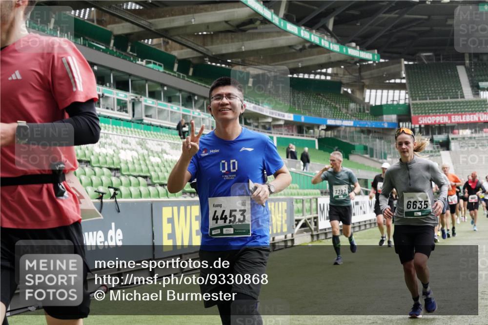 05.10.2025 - 20. swb-Marathon Bremen Michael Burmester http://msf.ph/oto/9330868 05.10.2025 13:03:53 Laufen im Stadion 227, 360, 396, 414, 527, 592, 725, 898, 958, 1019, 1067, 1084, 1178, 1275, 1331, 1336, 1413, 1425, 1468, 1469, 1507, 1514, 1695, 1705, 1914, 1975, 2016, 2339, 2375, 2567, 2597, 2696, 2791, 2960, 3037, 3072, 3313, 3485, 4005, 4053, 4087, 4335, 4453, 4462, 4524, 4528, 4637, 4638, 4651, 4767, 4769, 4793, 4840, 5043, 5137, 5162, 5212, 5236, 5343, 5410, 5431, 5489, 5523, 5763, 5867, 5966, 5969, 6011, 6138, 6145, 6287, 6414, 6447, 6529, 6584, 6635, 7315, 7316, 7607, 7653, 227, 375 meine-sportfotos.de