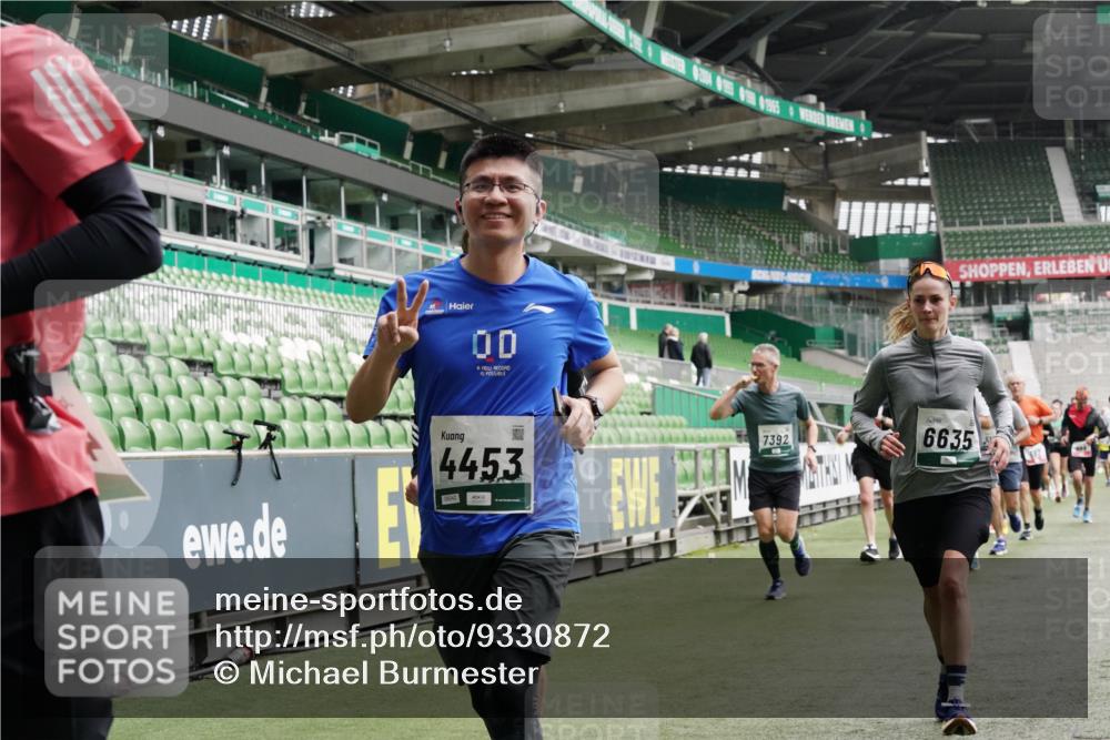 05.10.2025 - 20. swb-Marathon Bremen Michael Burmester http://msf.ph/oto/9330872 05.10.2025 13:03:53 Laufen im Stadion 227, 360, 396, 414, 527, 592, 725, 898, 958, 1019, 1067, 1084, 1178, 1275, 1331, 1336, 1413, 1425, 1468, 1469, 1507, 1514, 1695, 1705, 1914, 1975, 2016, 2339, 2375, 2567, 2597, 2696, 2791, 2960, 3037, 3072, 3313, 3485, 4005, 4053, 4087, 4335, 4453, 4462, 4524, 4528, 4637, 4638, 4651, 4767, 4769, 4793, 4840, 5043, 5137, 5162, 5212, 5236, 5343, 5410, 5431, 5489, 5523, 5763, 5867, 5966, 5969, 6011, 6138, 6145, 6287, 6414, 6447, 6529, 6584, 6635, 7315, 7316, 7607, 7653, 227, 375 meine-sportfotos.de