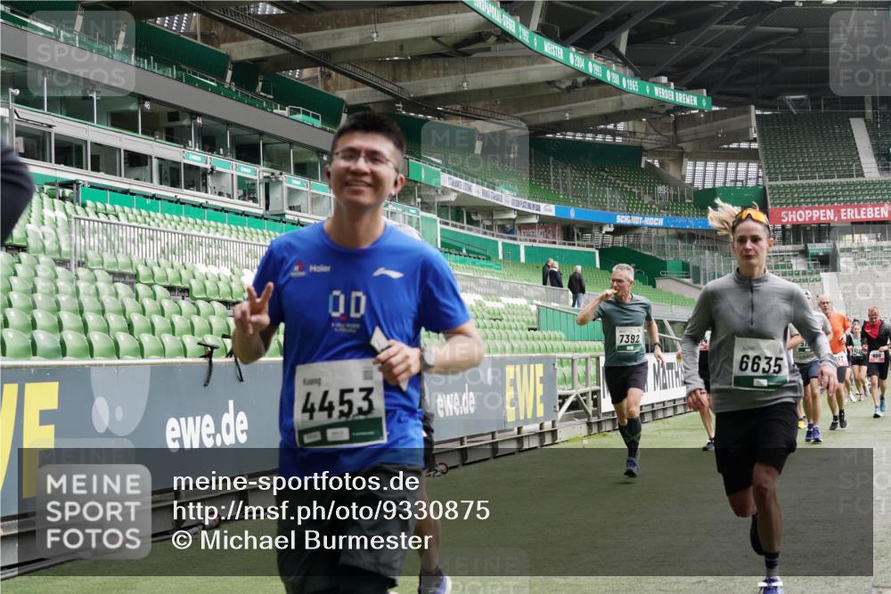 05.10.2025 - 20. swb-Marathon Bremen Michael Burmester http://msf.ph/oto/9330875 05.10.2025 13:03:53 Laufen im Stadion 227, 360, 396, 414, 527, 592, 725, 898, 958, 1019, 1067, 1084, 1178, 1275, 1331, 1336, 1413, 1425, 1468, 1469, 1507, 1514, 1695, 1705, 1914, 1975, 2016, 2339, 2375, 2567, 2597, 2696, 2791, 2960, 3037, 3072, 3313, 3485, 4005, 4053, 4087, 4335, 4453, 4462, 4524, 4528, 4637, 4638, 4651, 4767, 4769, 4793, 4840, 5043, 5137, 5162, 5212, 5236, 5343, 5410, 5431, 5489, 5523, 5763, 5867, 5966, 5969, 6011, 6138, 6145, 6287, 6414, 6447, 6529, 6584, 6635, 7315, 7316, 7607, 7653, 227, 375 meine-sportfotos.de